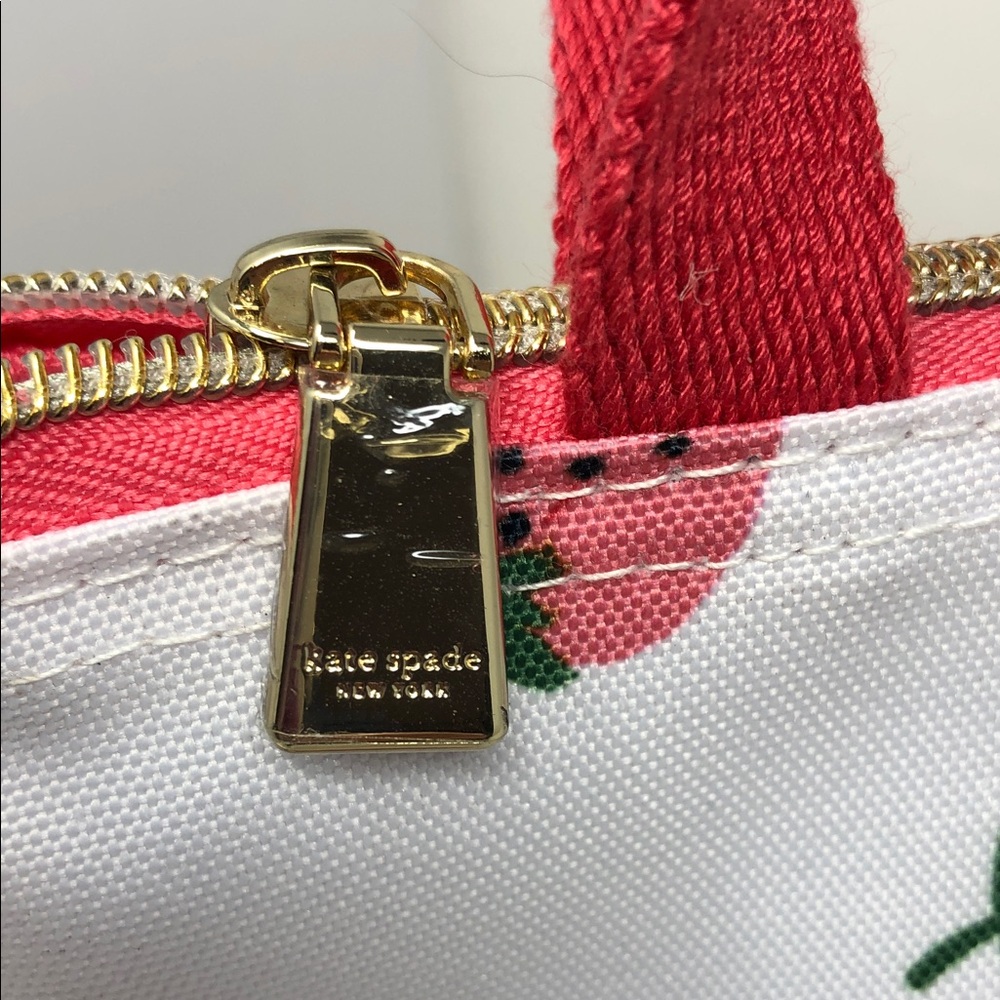 Kate Spade Strawberry Lunch Bag Insulated Zip Top - Picture 7 of 14